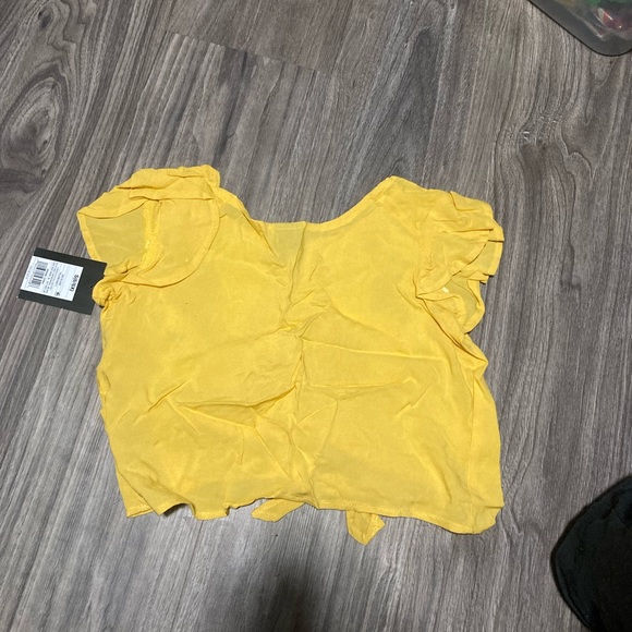 Embroidered Short Sleeve By art class Yellow S - Picture 4 of 7